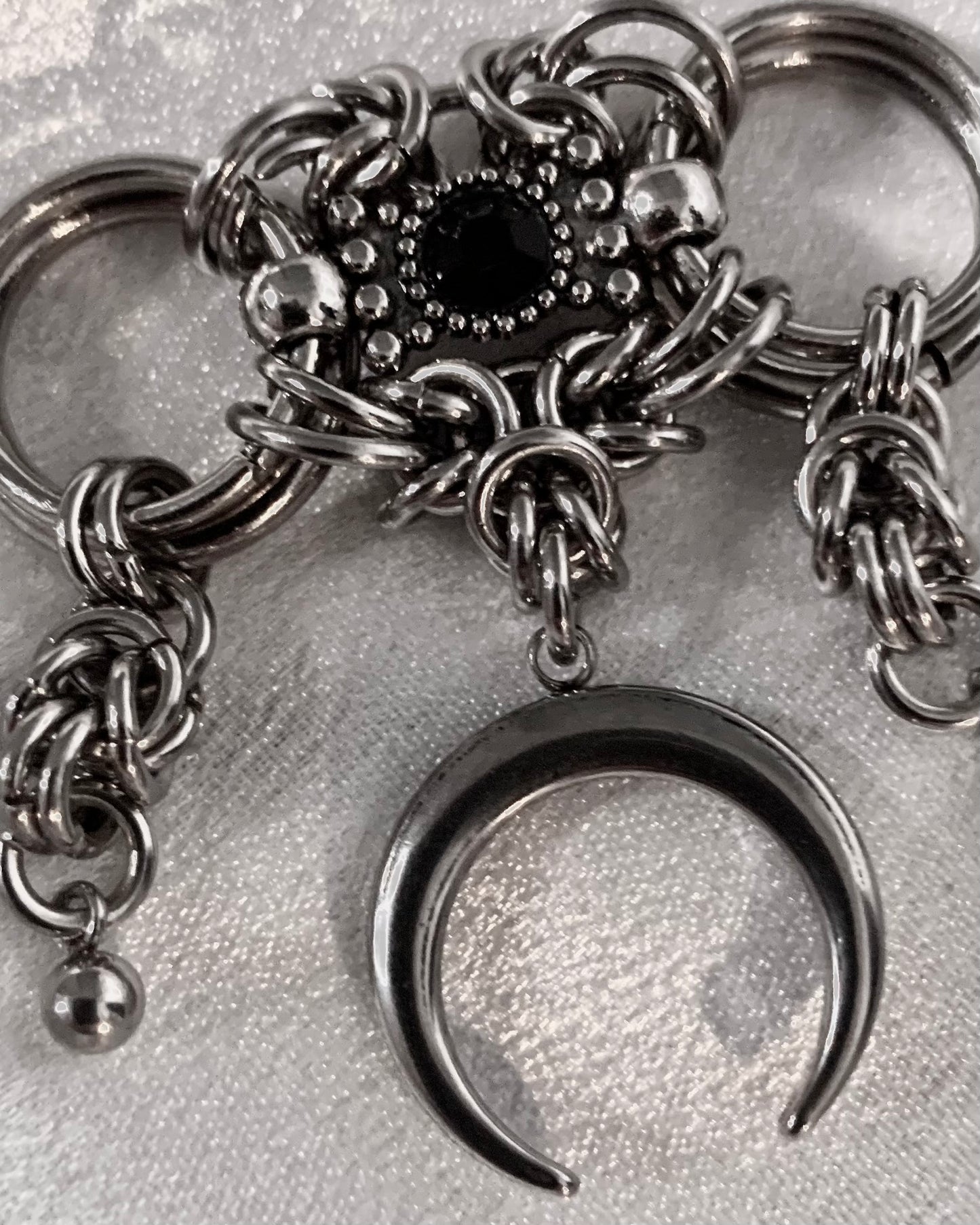 TENEBRAE NECKLACE
