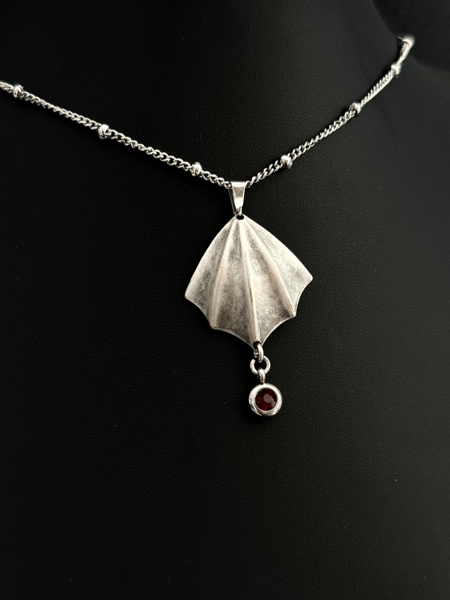 AMI NECKLACE
