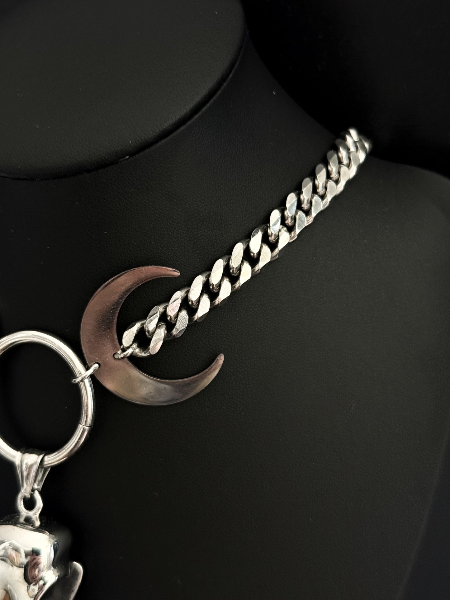 RUINS NECKLACE