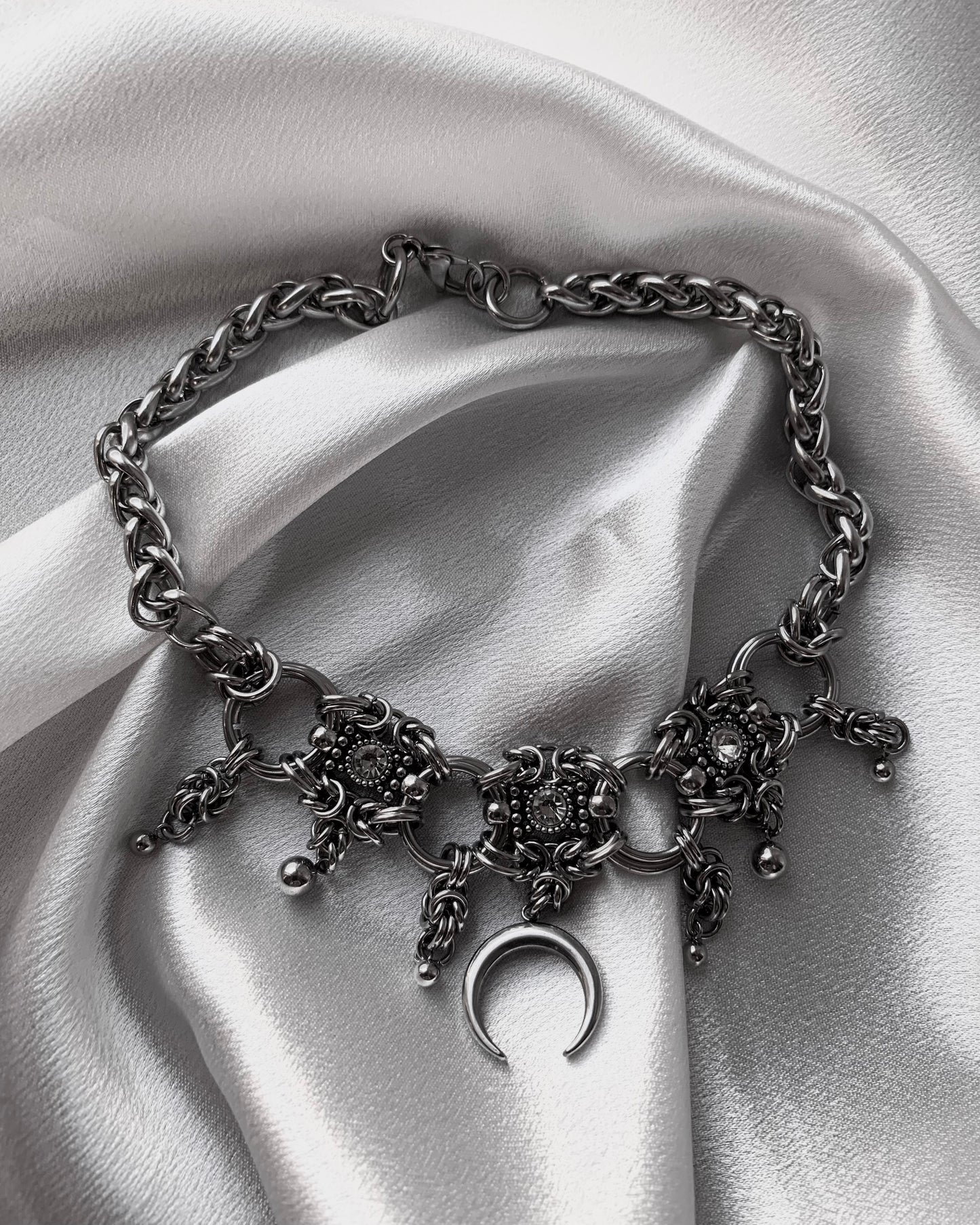 TENEBRAE NECKLACE