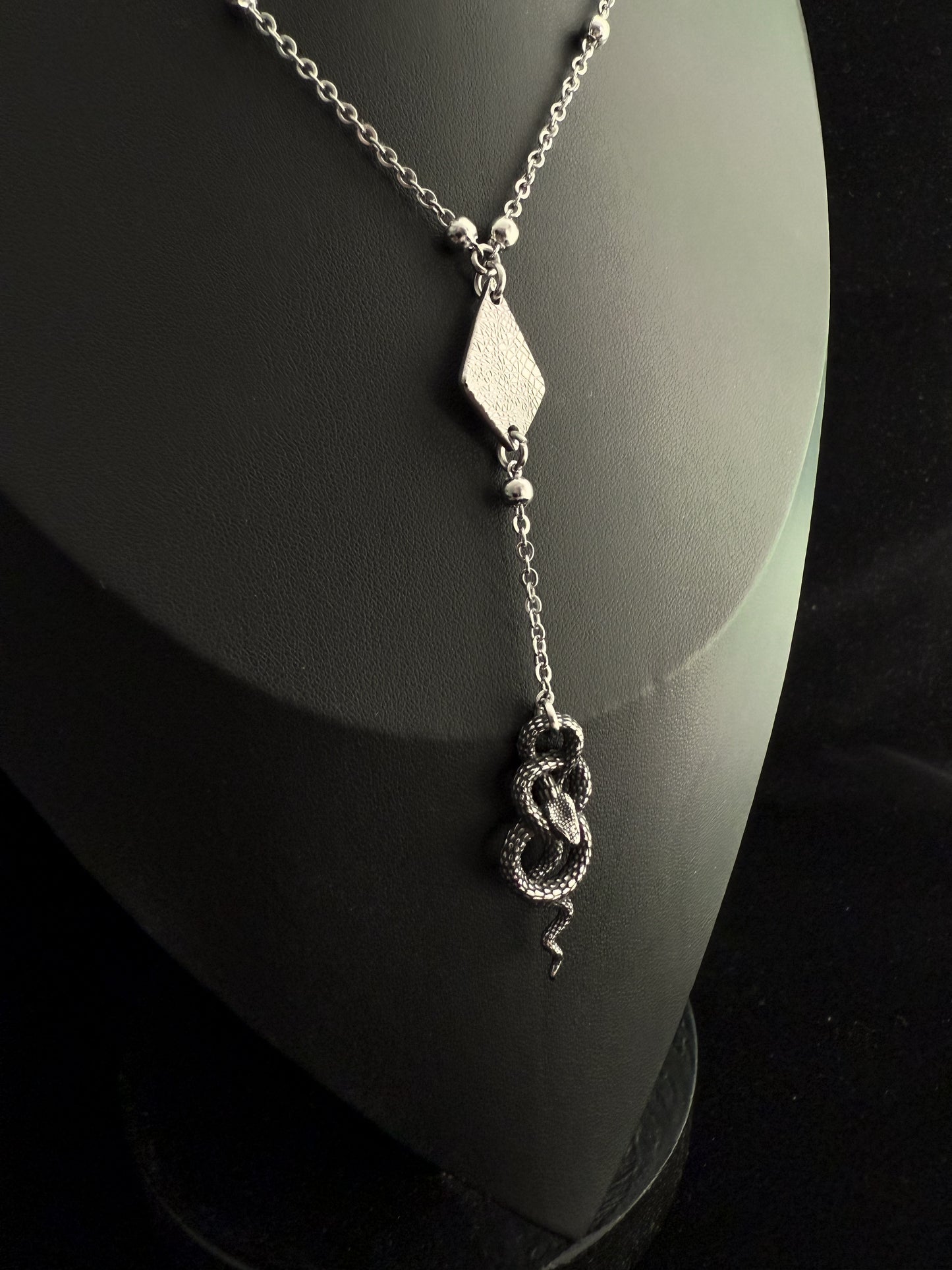 Slither Thread necklace