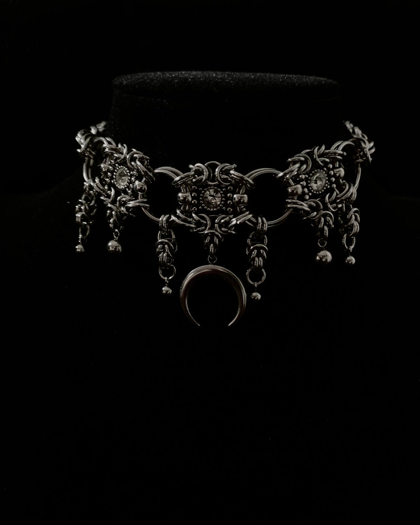 TENEBRAE NECKLACE