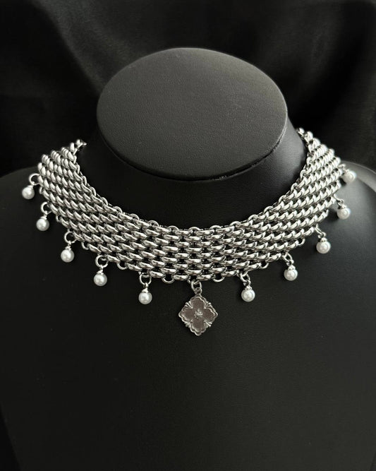 GENEVIEVE NECKLACE
