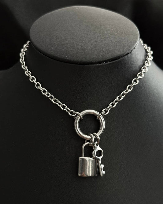 LOCKED NECKLACE
