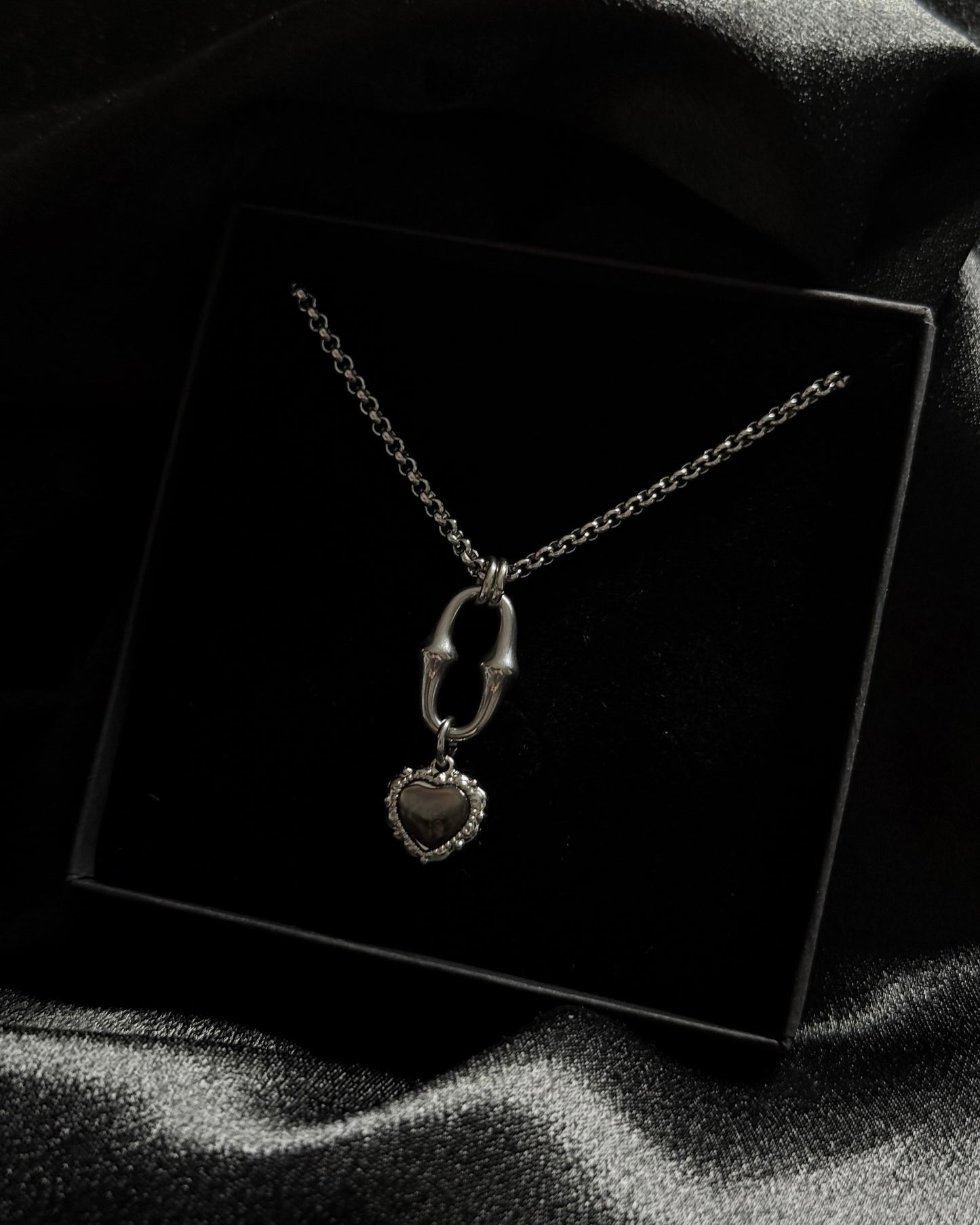 POISONED HEART NECKLACE