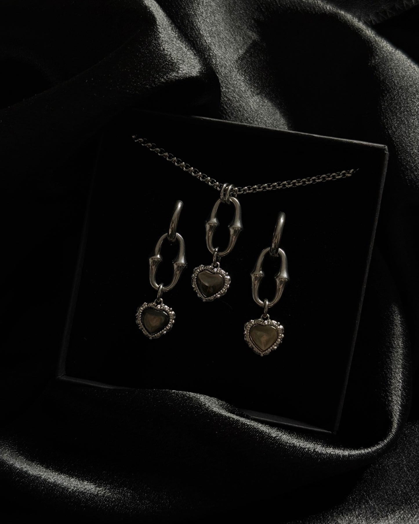 POISONED HEART NECKLACE