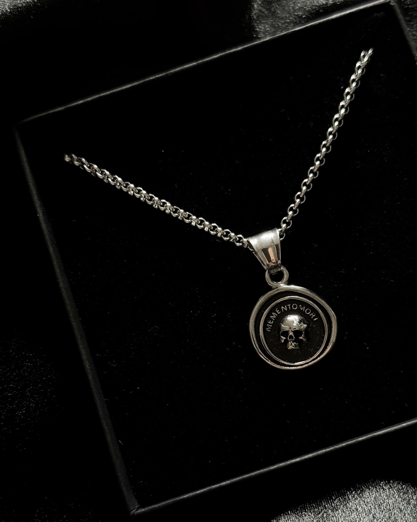 MEMENTO MORI NECKLACE