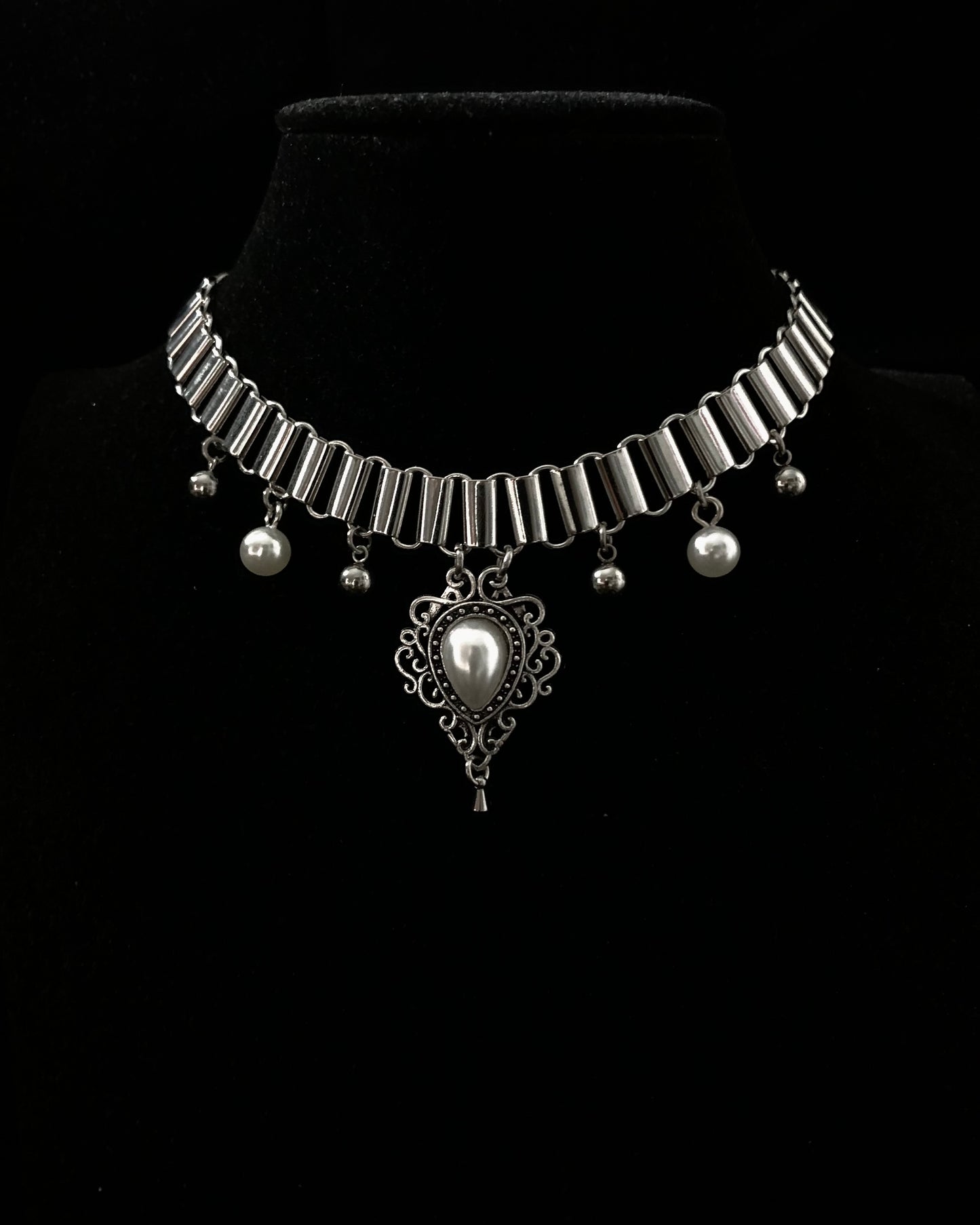 Decus necklace